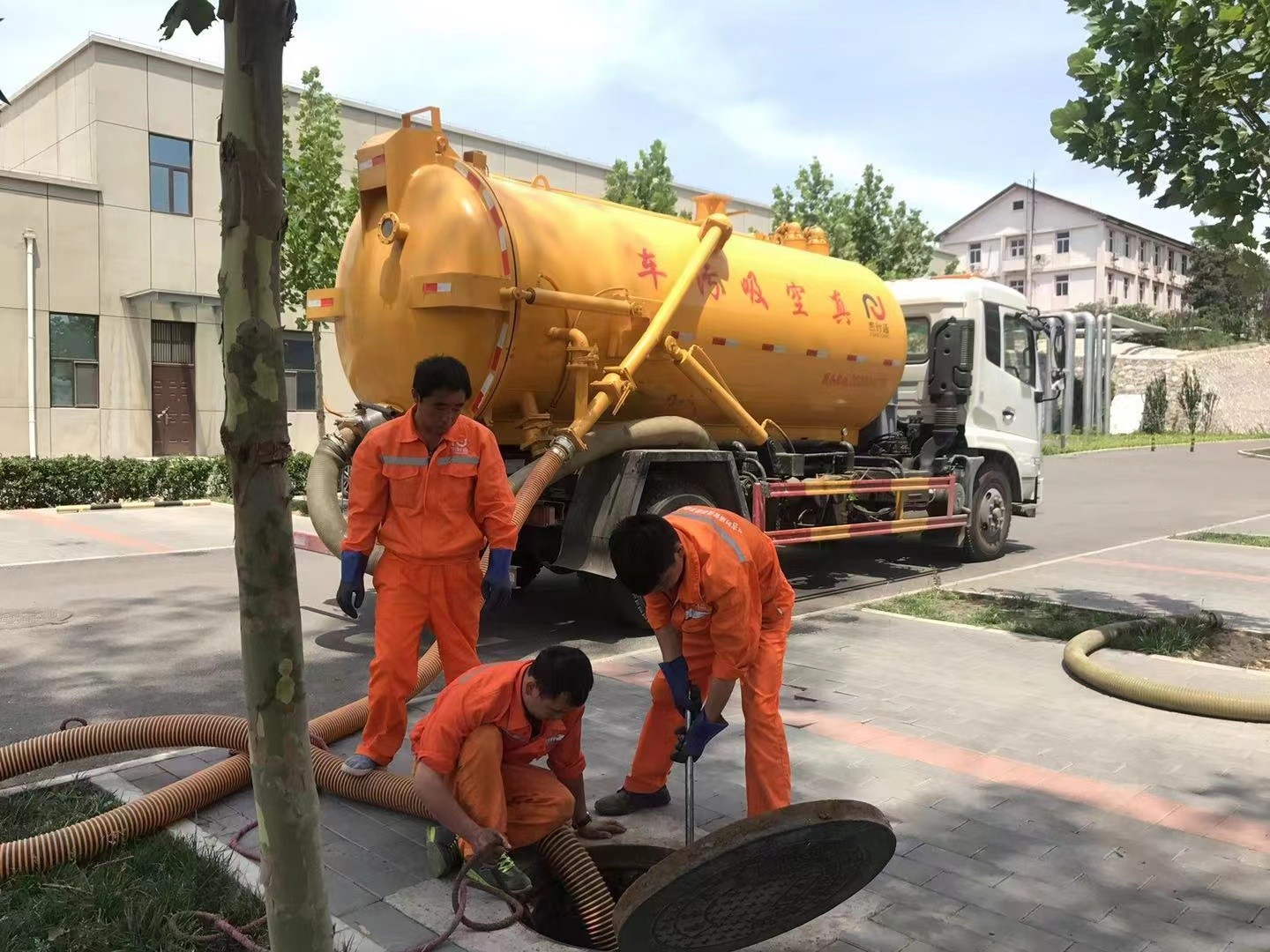 大姚化粪池清理与5-8吨吸粪车施工效率分析